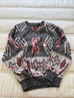 Gray & Red Geometric Knit Sweater - Women's Crewneck